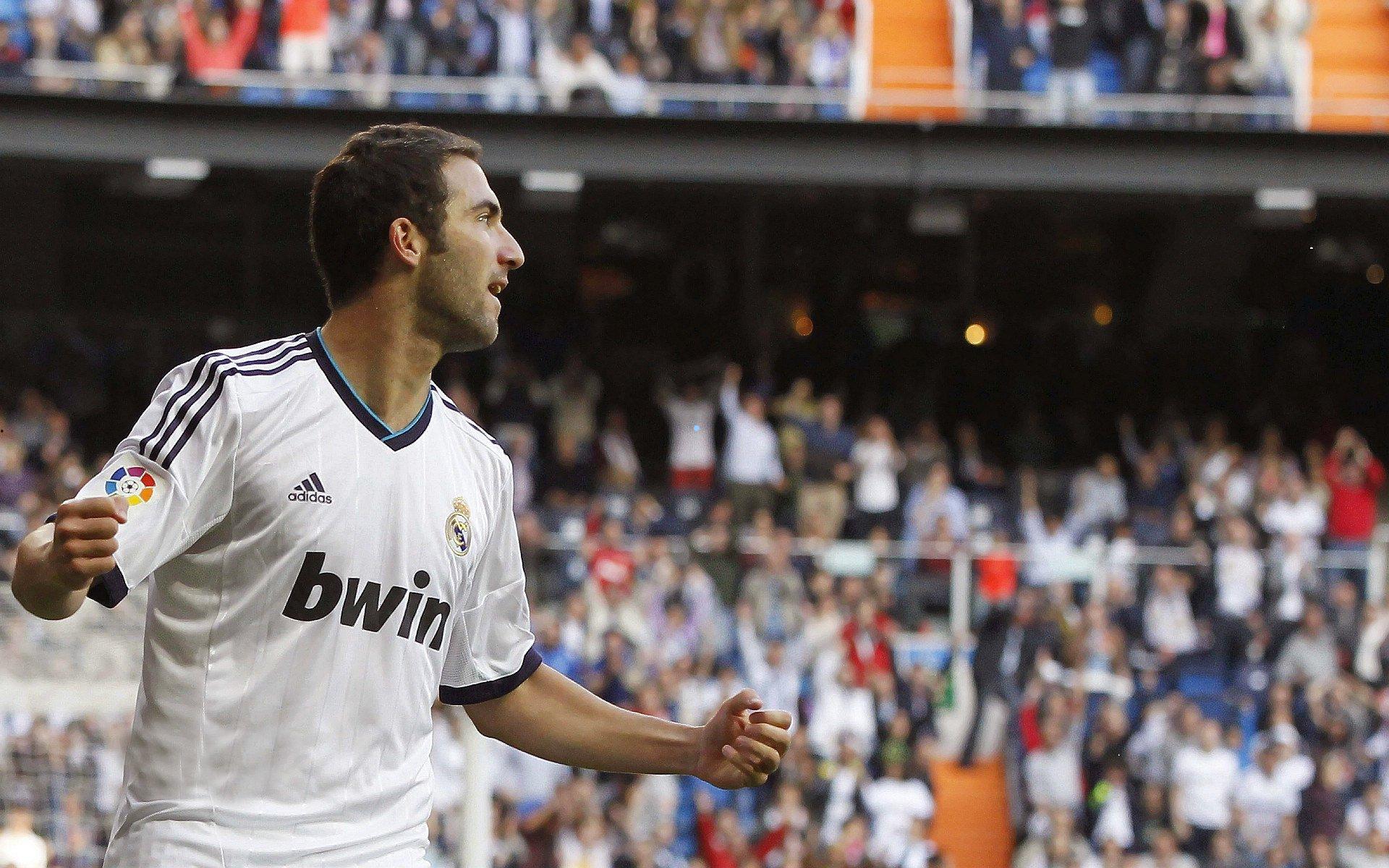 洛城双雄交易棋局，当首轮签要价折射出管理层的战略鸿沟